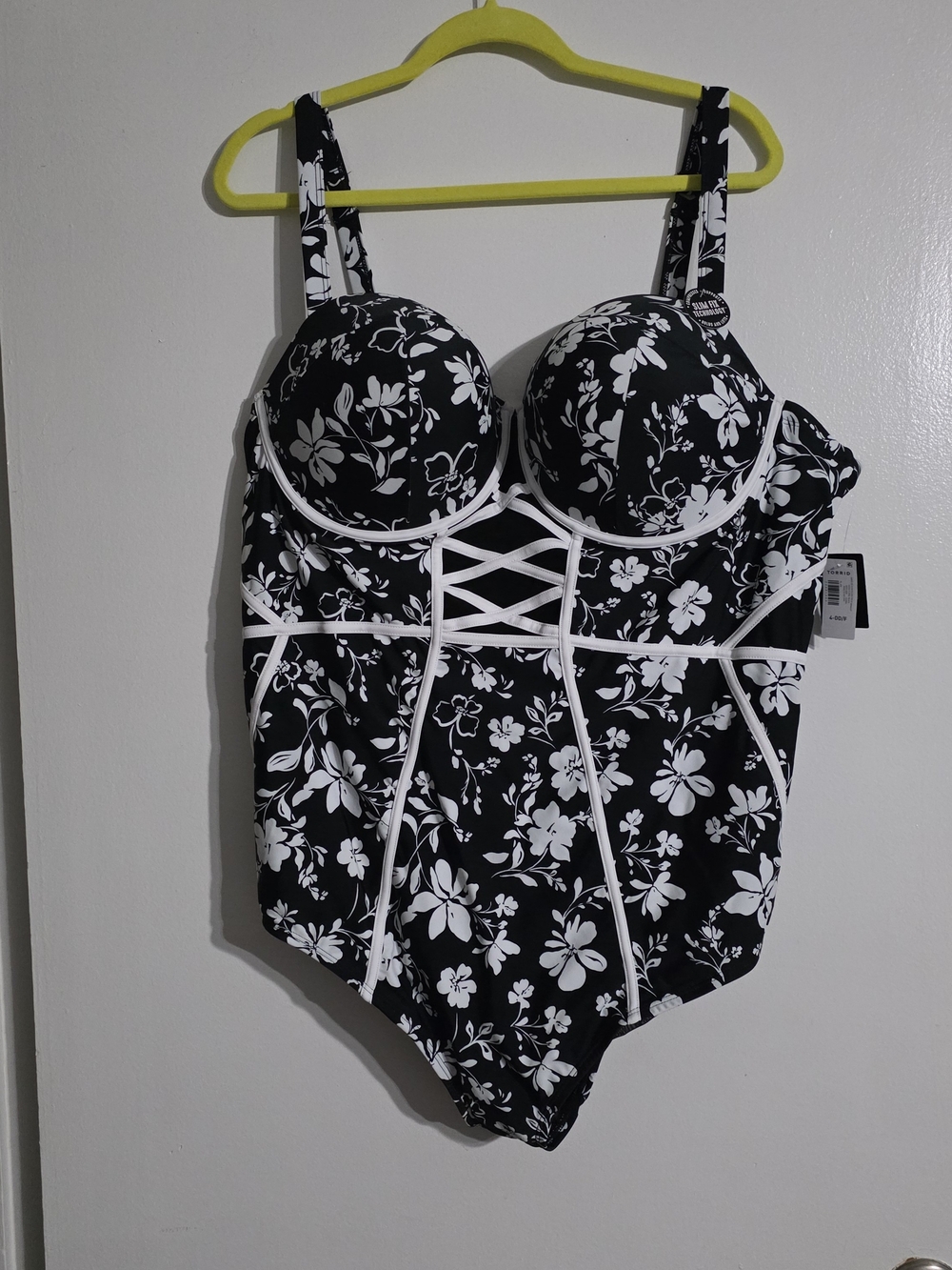 Torrid Black & White Floral Lace-Up One-Piece Swimsuit - Picture 4 of 5